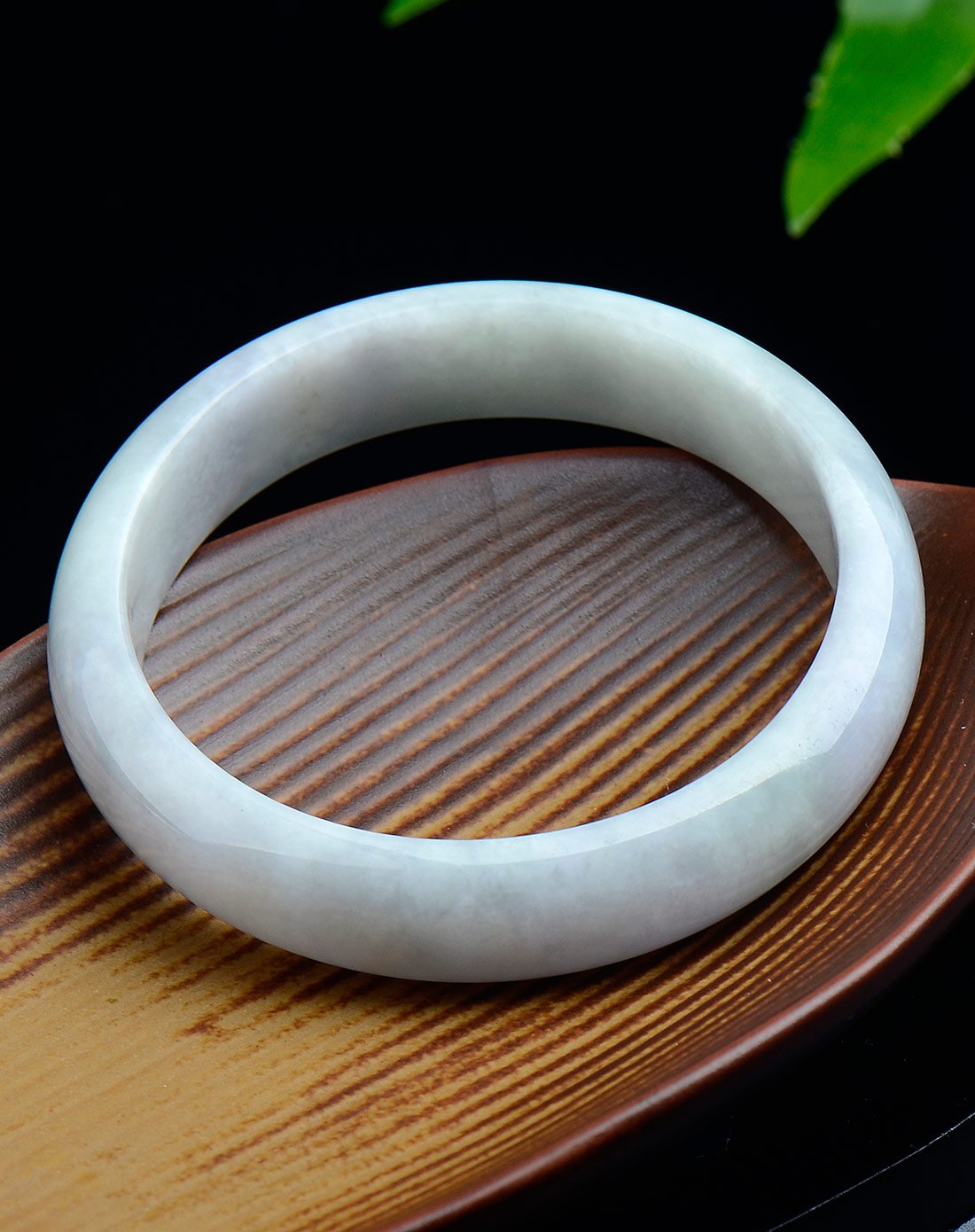 糯种带石纹正圈翡翠手镯a货附证书