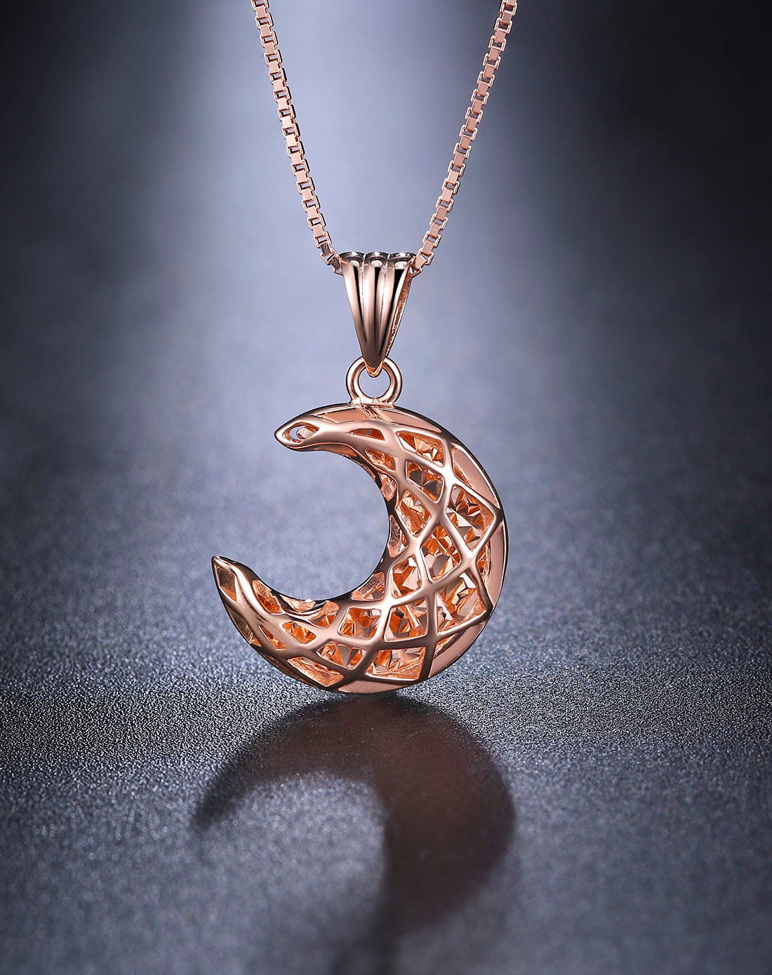 千禧之星 18k玫瑰金时尚镂空月牙吊坠-送银链