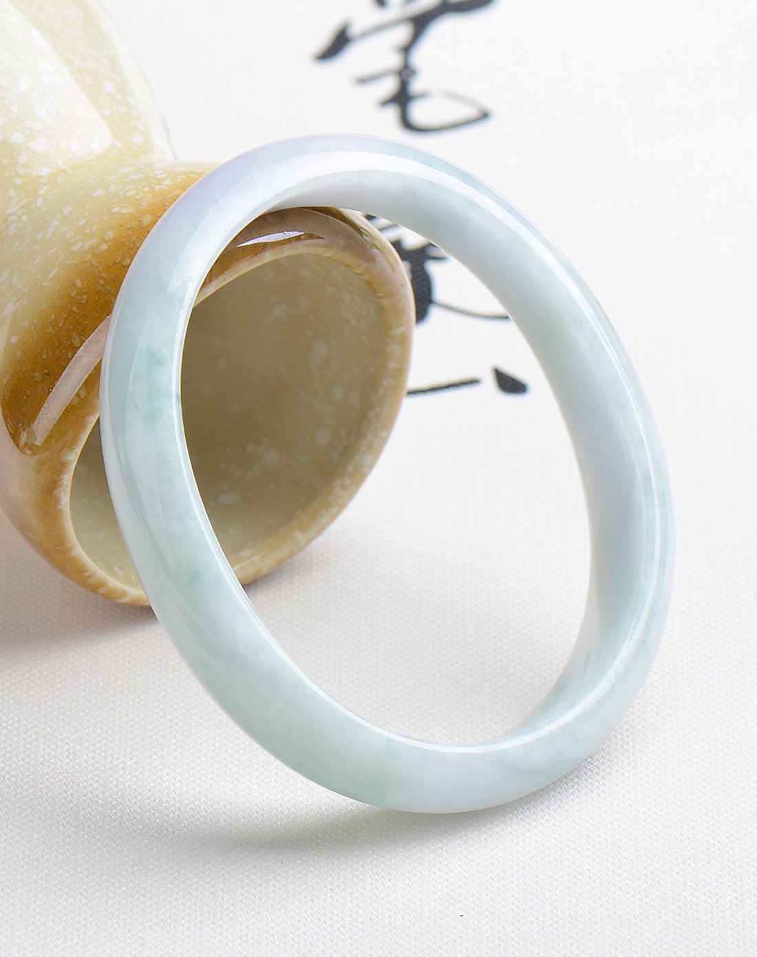 糯种细条椭圆翡翠贵妃镯a货附证书