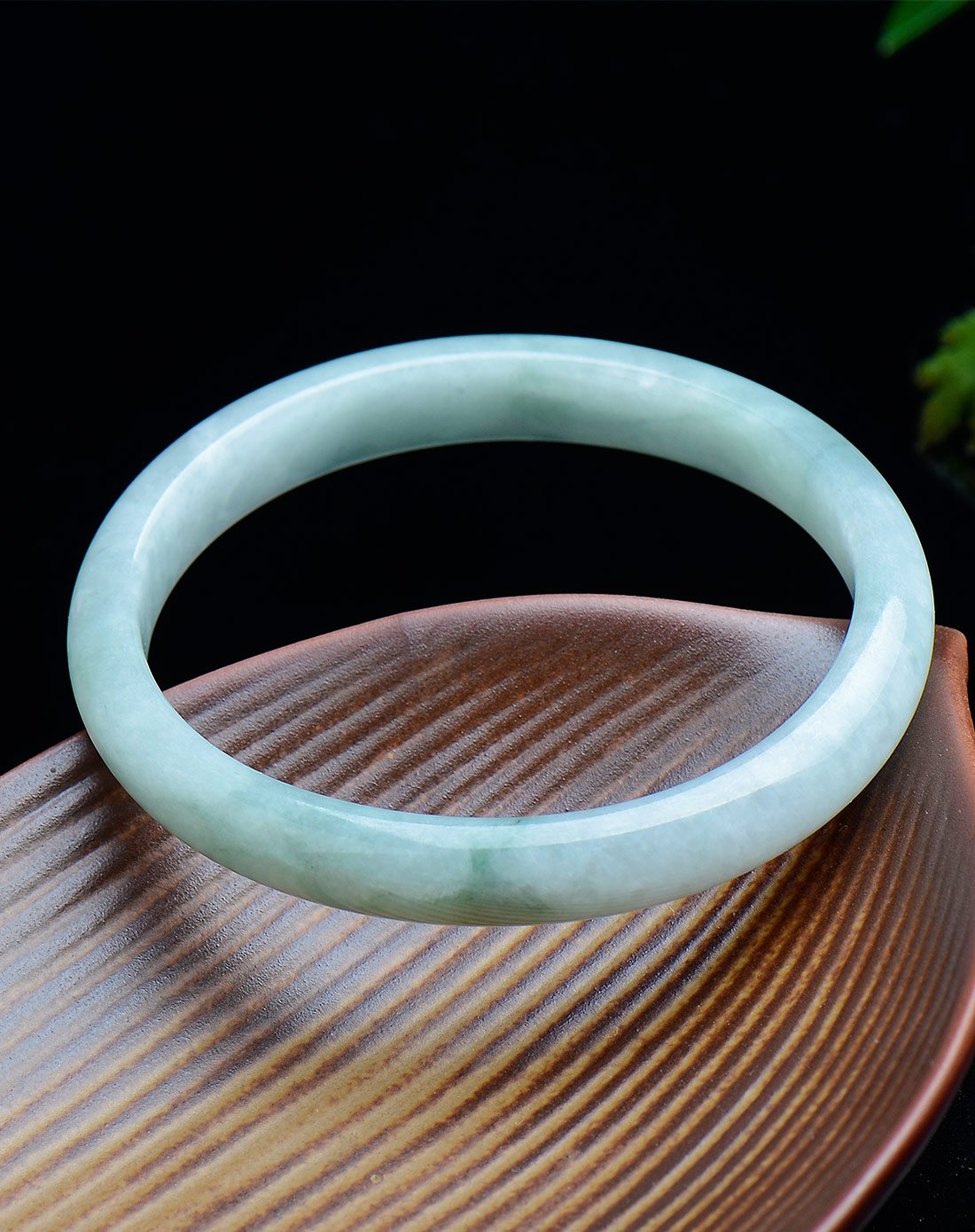 糯种细条椭圆翡翠贵妃镯a货附证书