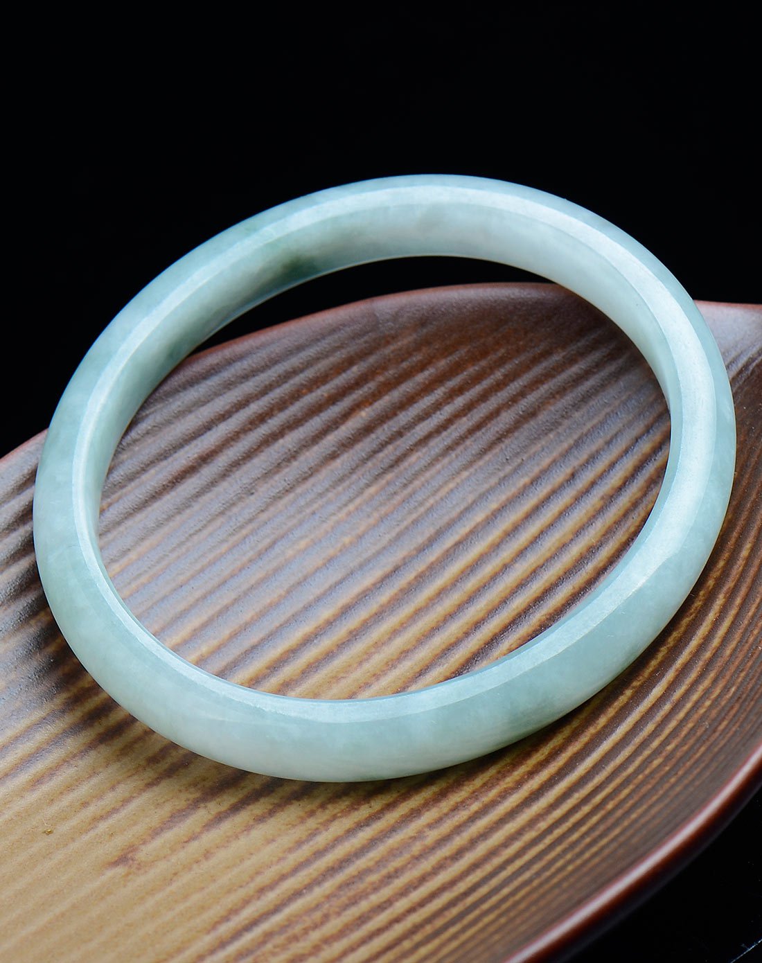 糯种细条椭圆翡翠贵妃镯a货附证书