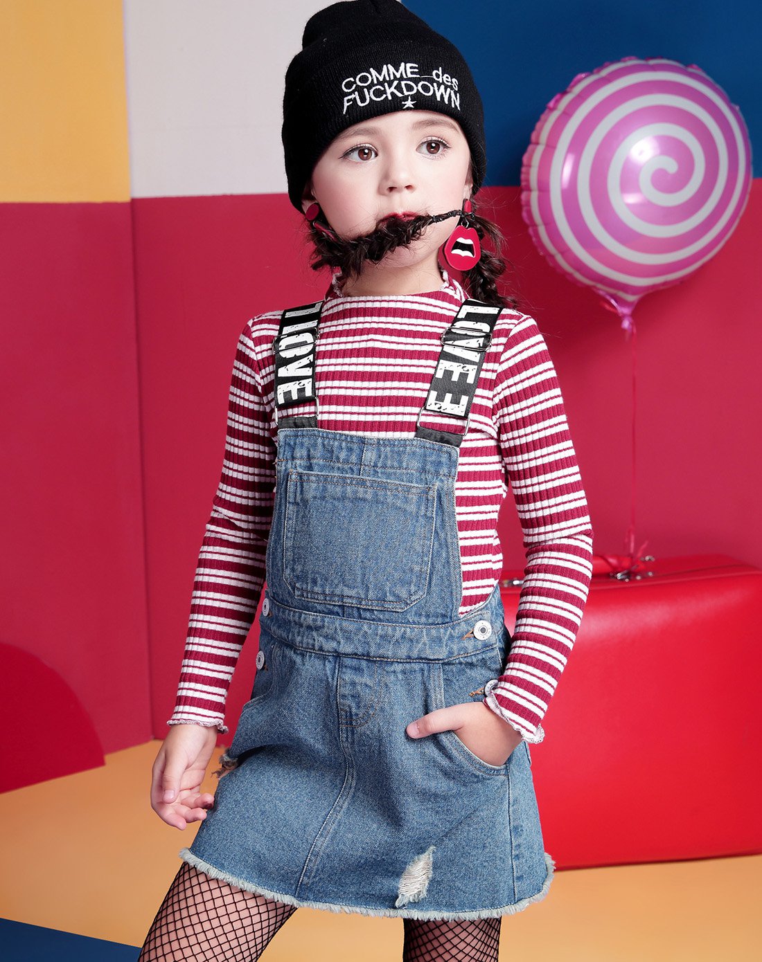 osa欧莎童装 女童个性磨破字母印花牛仔背带连衣裙