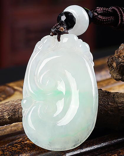 uve 冰糯水润飘绿天然a货玉如意翡翠吊坠