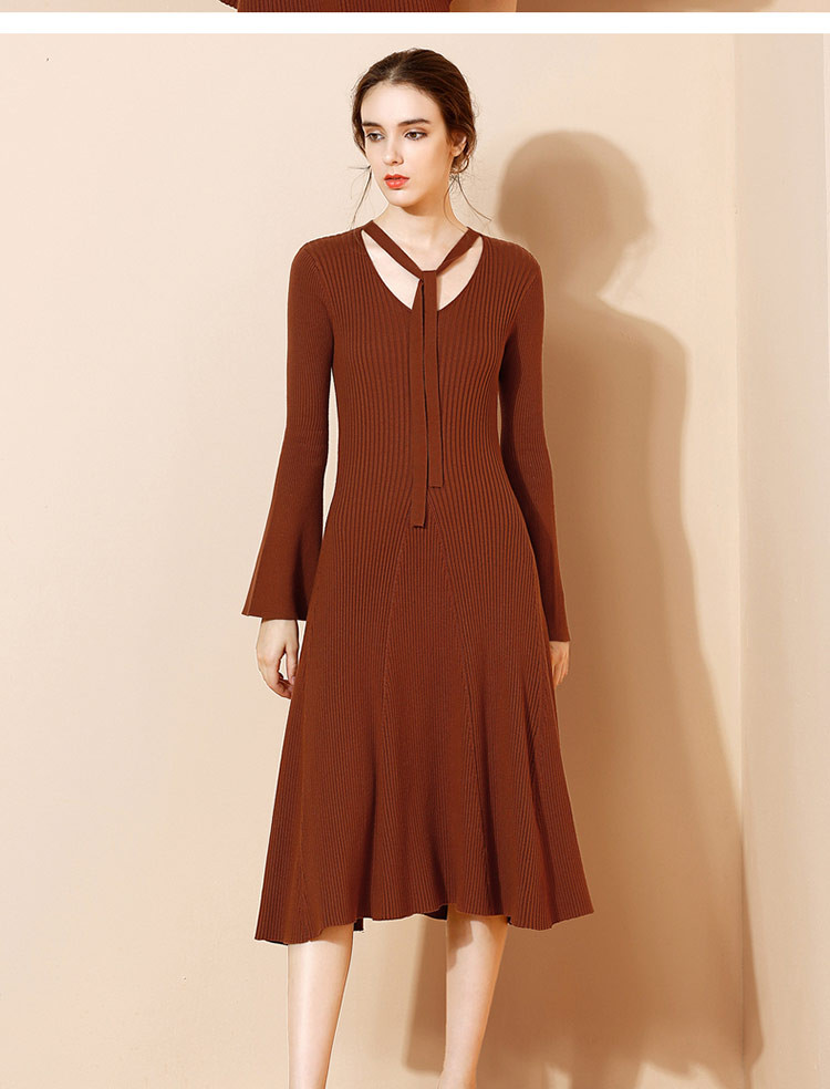 osa欧莎秋冬款 焦糖色v领复古风系带中长裙修身连衣裙