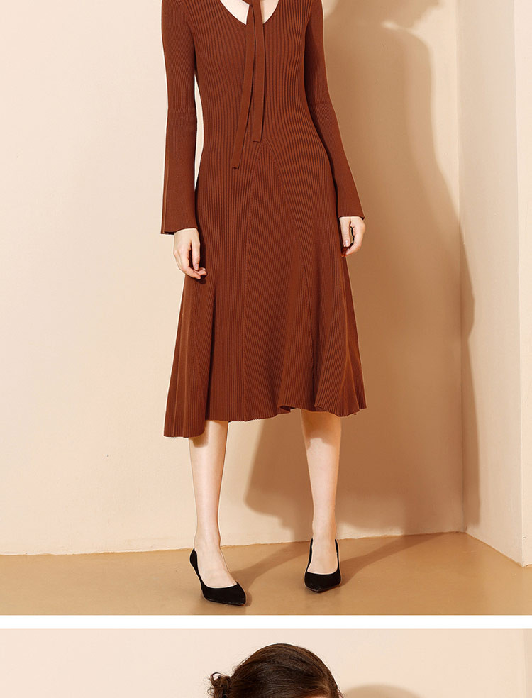 osa欧莎秋冬款 焦糖色v领复古风系带中长裙修身连衣裙