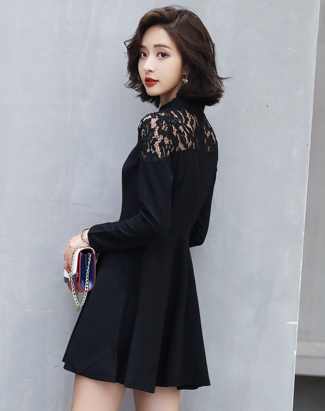 黑色拼接蕾丝连衣裙