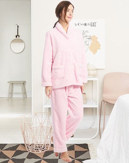 翻领开襟长袖长裤菠萝格法兰绒保暖加厚情侣睡衣女款家居服女士睡衣