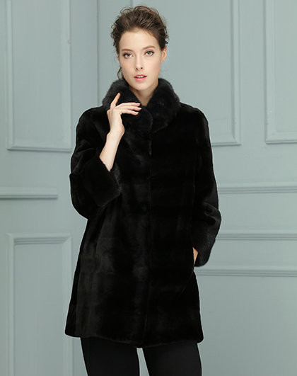 女款水貂毛领貂绒外套