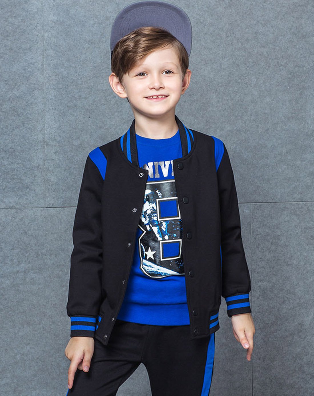 男童简约条纹边深色棒球服夹克外套