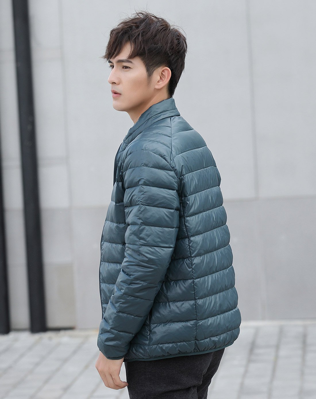 男款时尚半高领修身保暖羽绒服