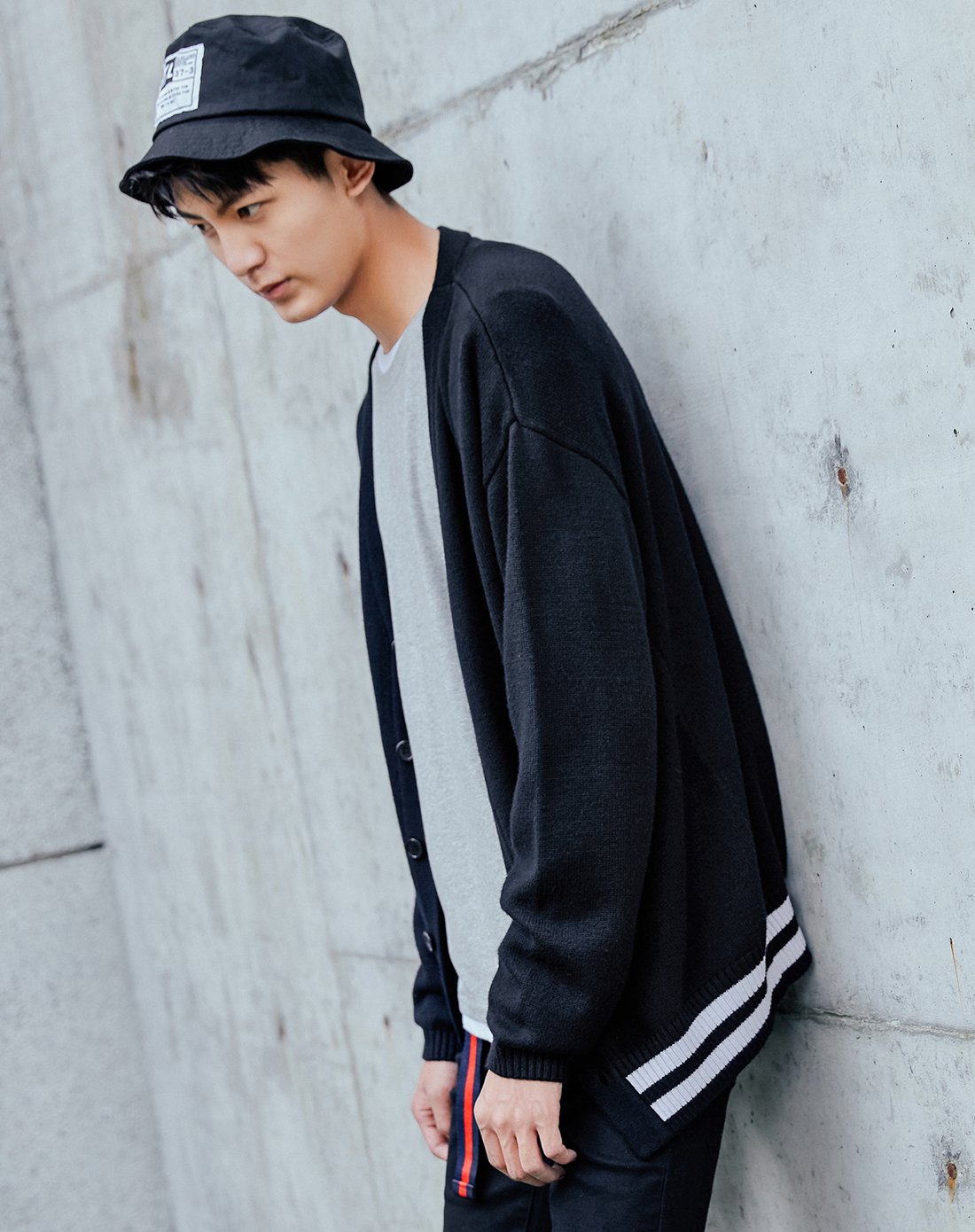 不羁炫色 型男风范男士秋季新款韩版黑色v领开衫男针织衫af74200004