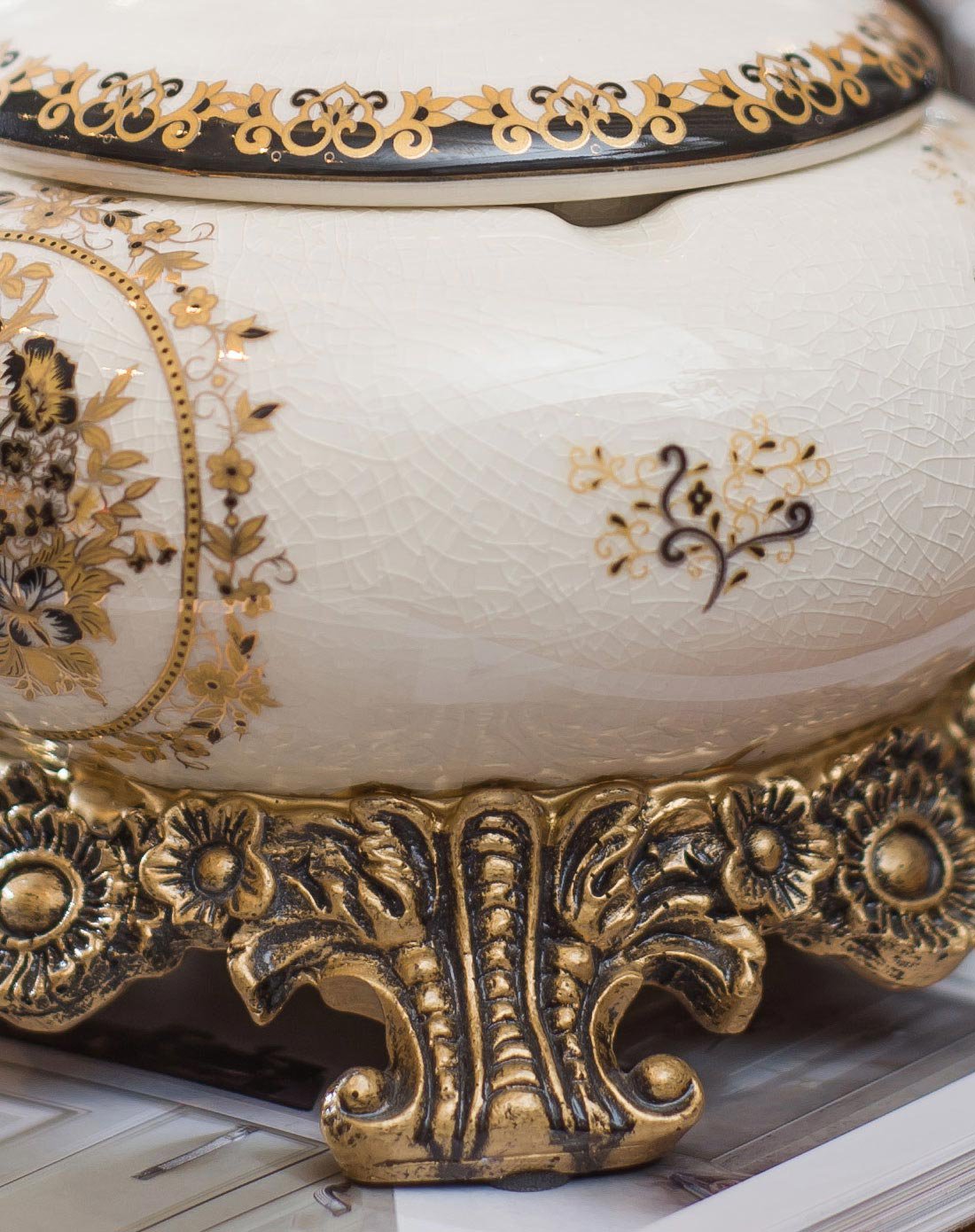 欧式裂纹陶瓷带盖储物罐烟灰缸