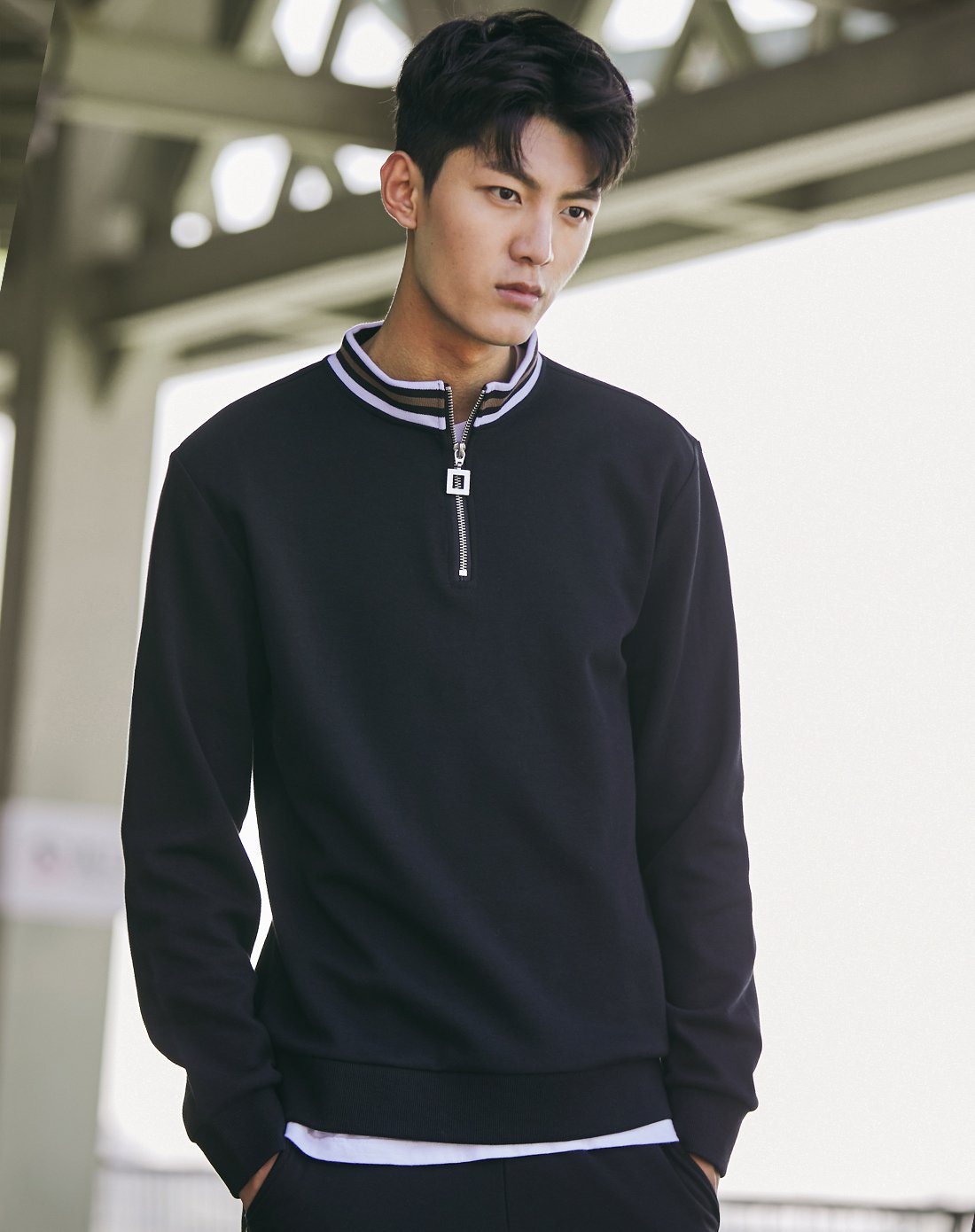 不羁炫色 型男风范秋季新款韩版百搭潮流套头半拉链拼色立领黑色青年