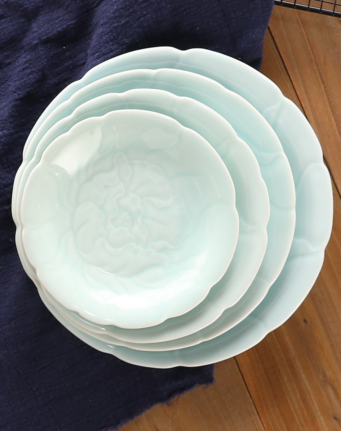 龙泉青瓷盘陶瓷菜盘6/7/8/9寸牡丹浮雕餐具套装