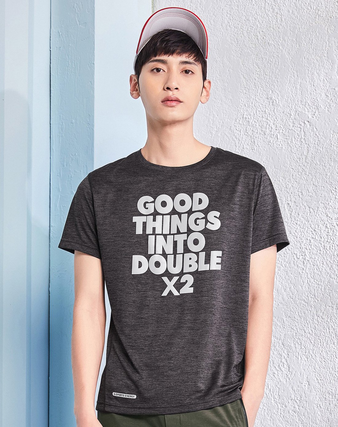 森马2018春季新款简约休闲圆领字母印花打底衫男士t恤