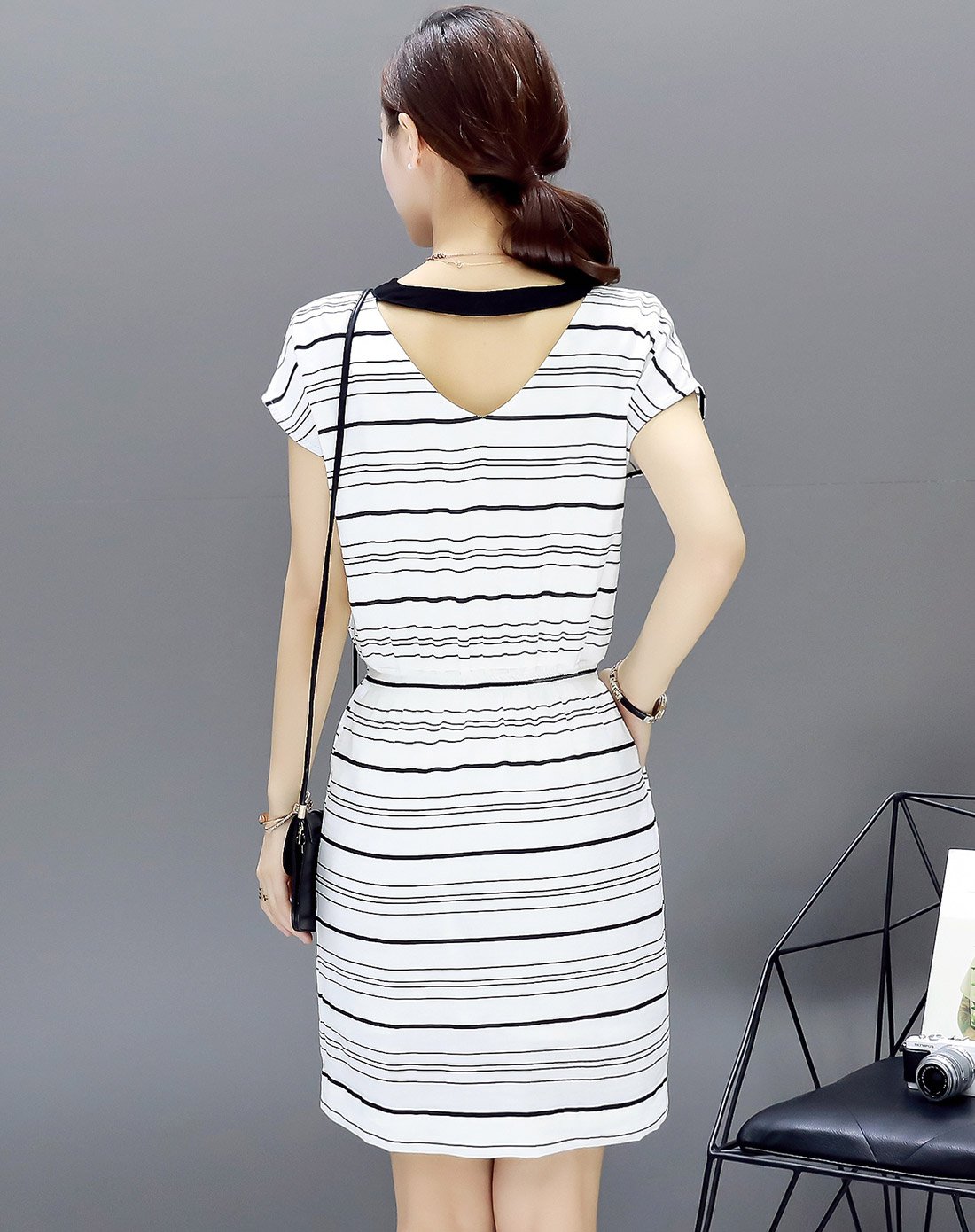 休闲简约收腰系带条纹连衣裙