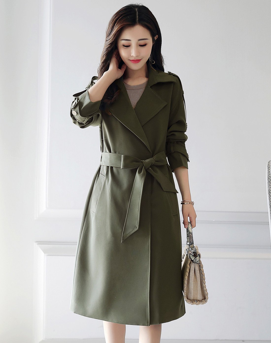 春装 宽松翻领收腰系带中长款女款风衣