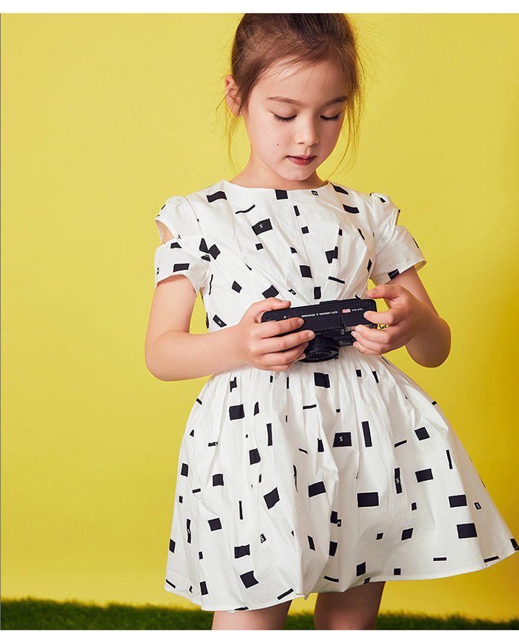 辛巴娜娜童装2018夏季新款女童短袖印花连衣裙中大童纯棉学院风圆领中