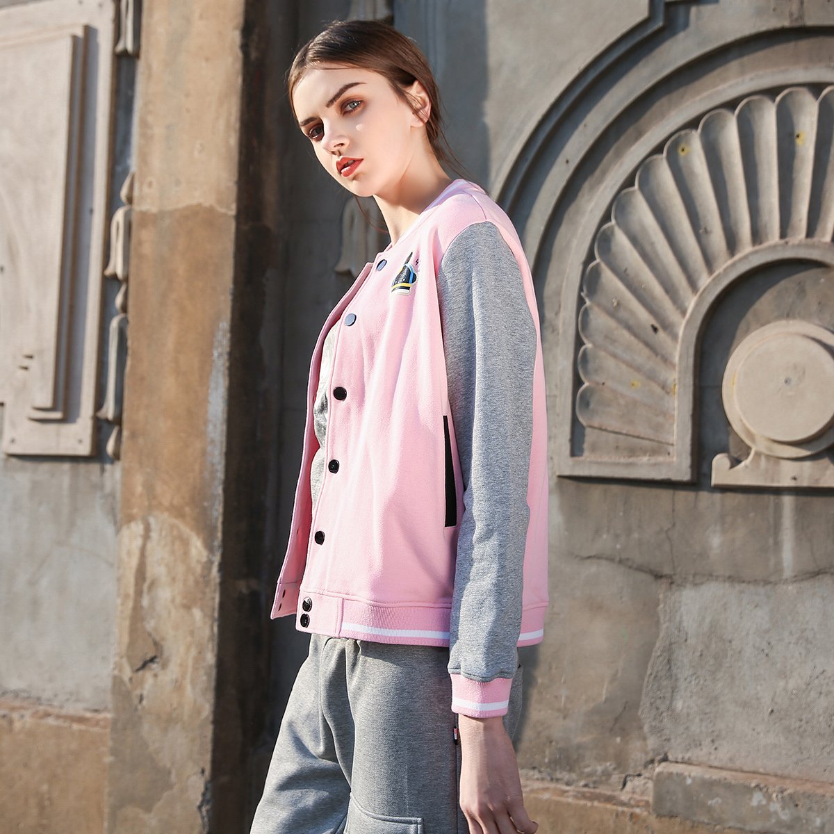 简约拼接 女士时尚棒球服 舒适保暖