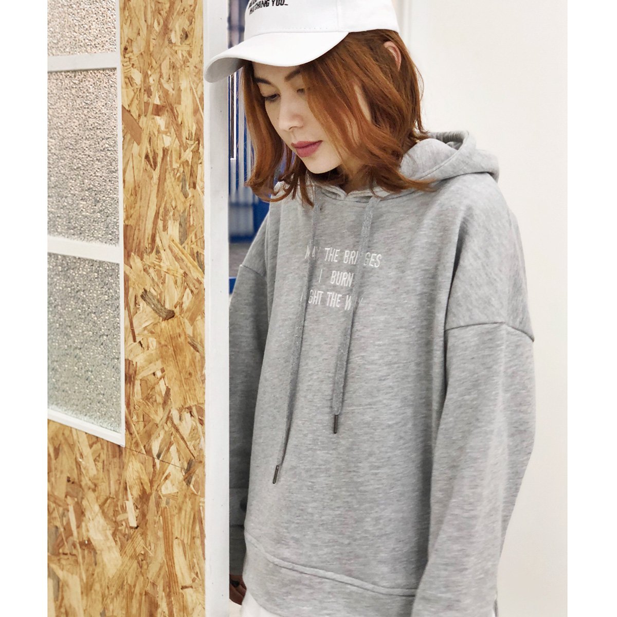 米基miji特卖旗舰店2018年春款拼接款宽松男友风字母连帽女款卫衣wy