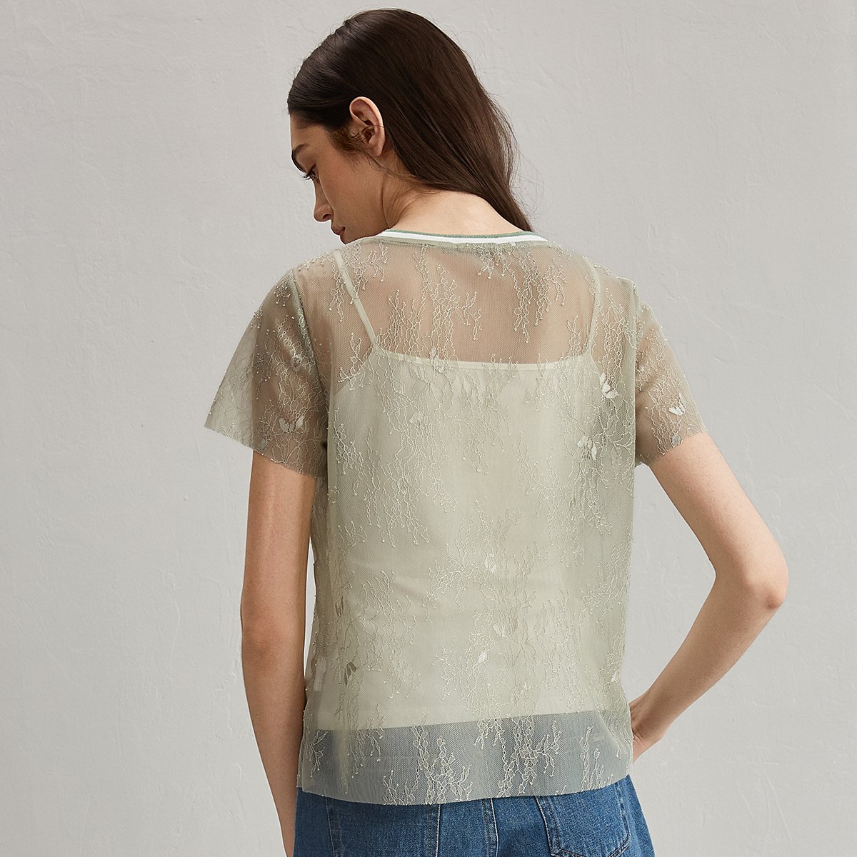 熙世界2019夏新品立体绣花挺括通透蕾丝衫挺括通透蕾丝女款