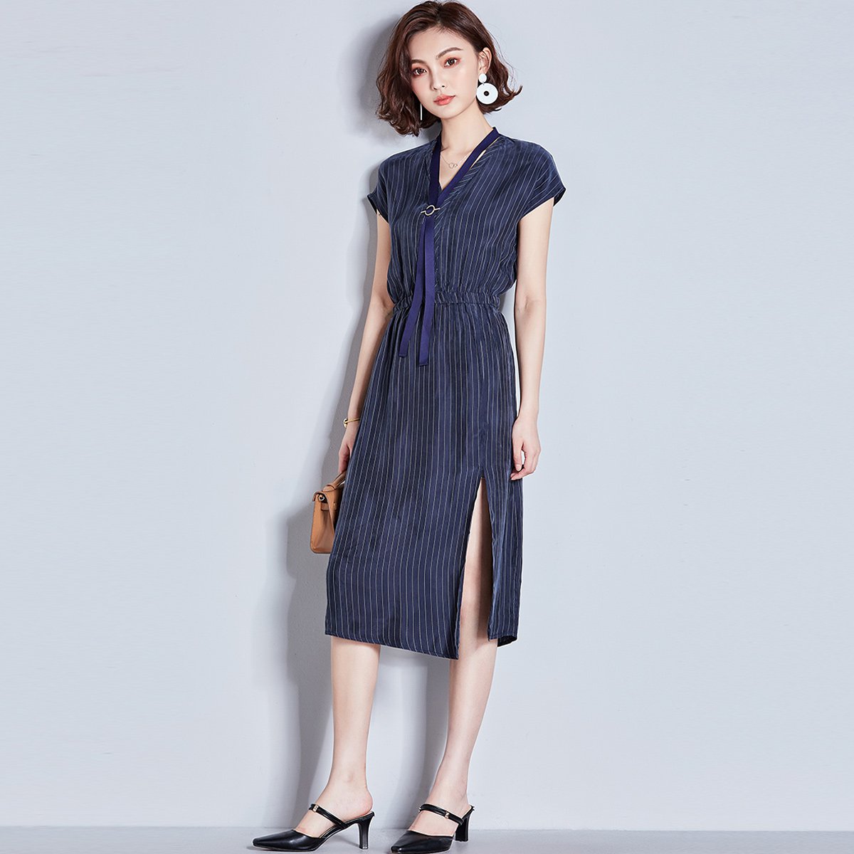 女款韩版简约性感v领盖肩袖松紧收腰侧身开衩不对称裙摆气质连衣裙