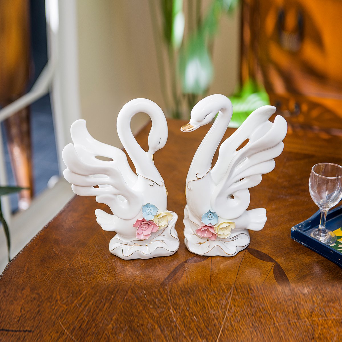 振翅欲飞陶瓷小天鹅装饰摆件