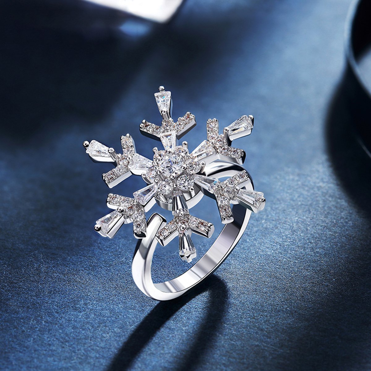 静风格冬雪满镶锆石雪花元素可旋转开口戒指配饰时尚饰品秋冬新品