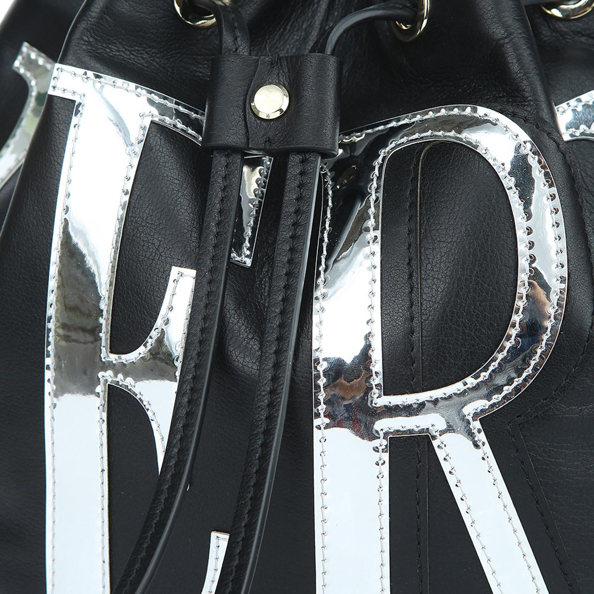 verri 夸张朋克风斜跨抽带水桶包单肩斜挎女包