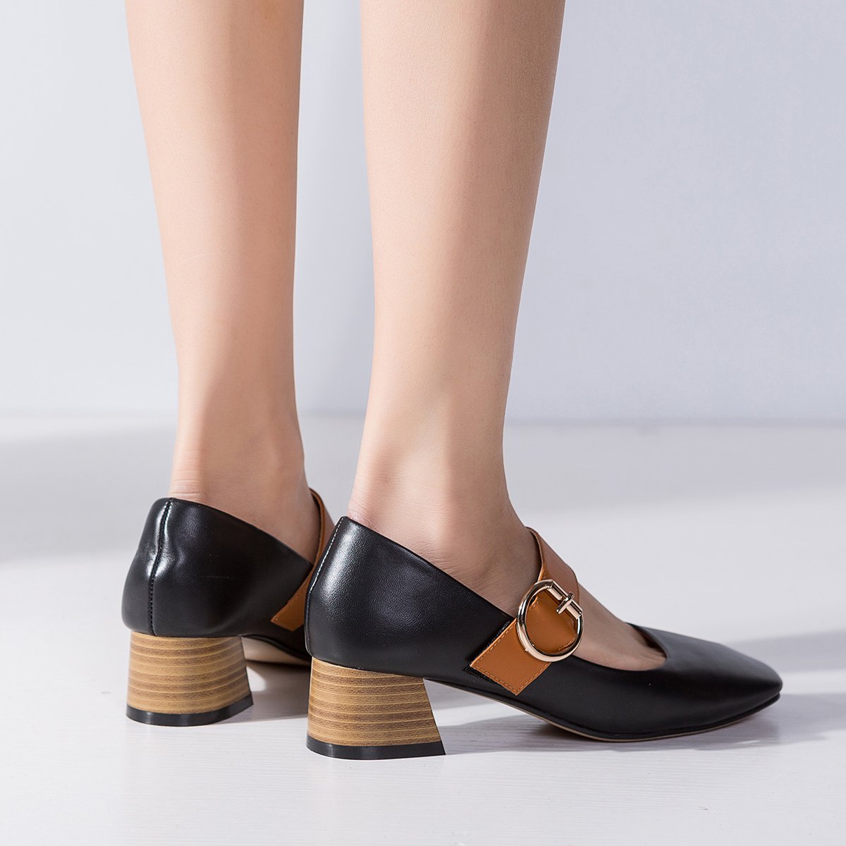 华耐专柜同款秋季新品复古圆头方扣粗跟浅口单鞋