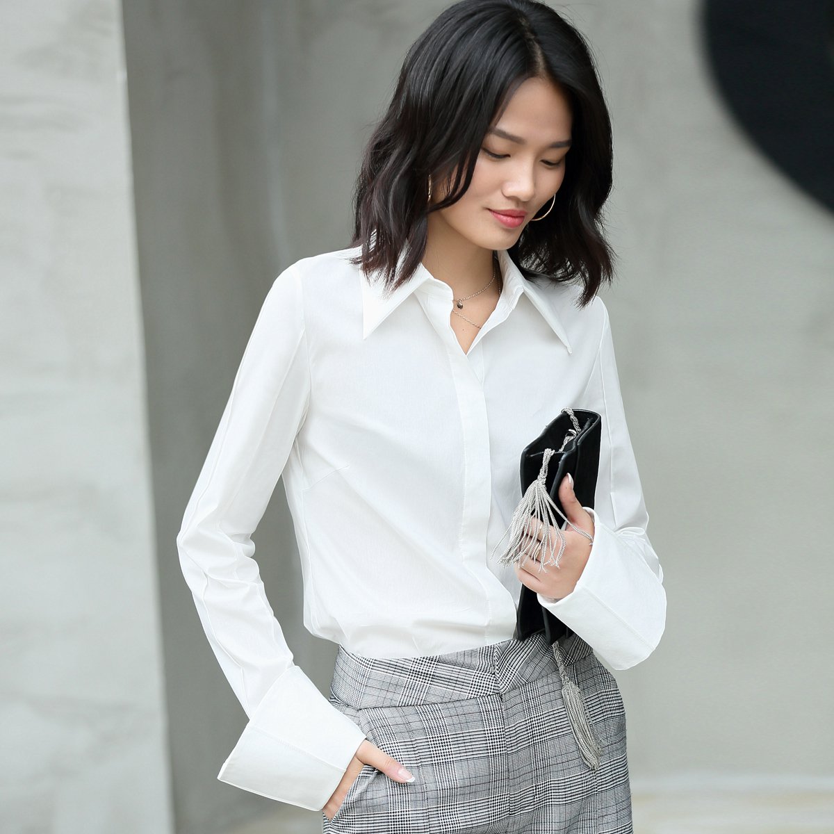 amii极简气质尖领喇叭长袖衬衫女2018秋新款暗门襟直筒衬衫