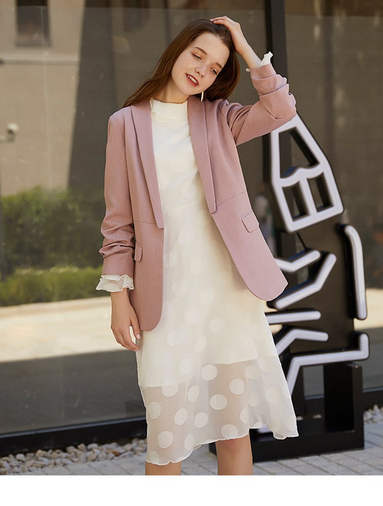 藕粉色优雅青果领修身西装外套