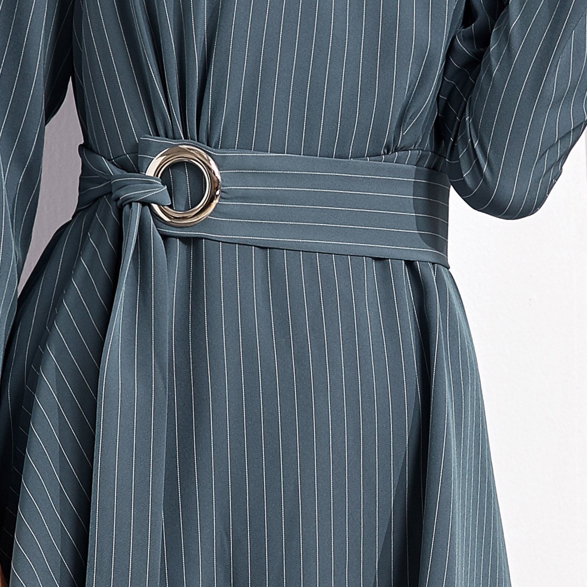 条纹环扣腰带修身显瘦设计大摆气质优雅长袖知性连衣裙