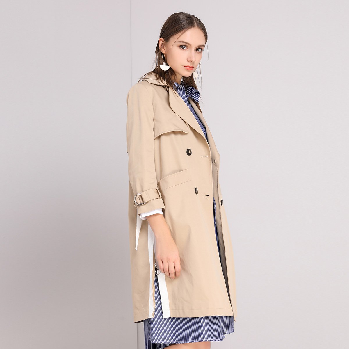 葆斯奴 秋新品设计师定制款时尚侧身织带风衣女装外套