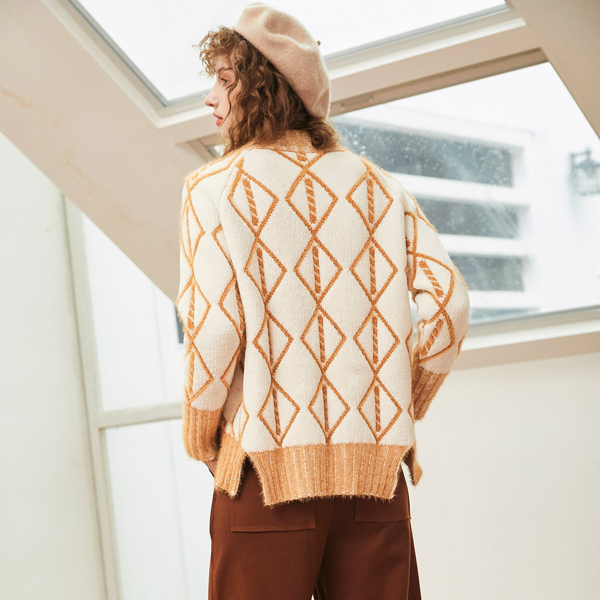 【2018秋新品】时尚气质百搭菱形花纹秋季女款毛衣针织衫