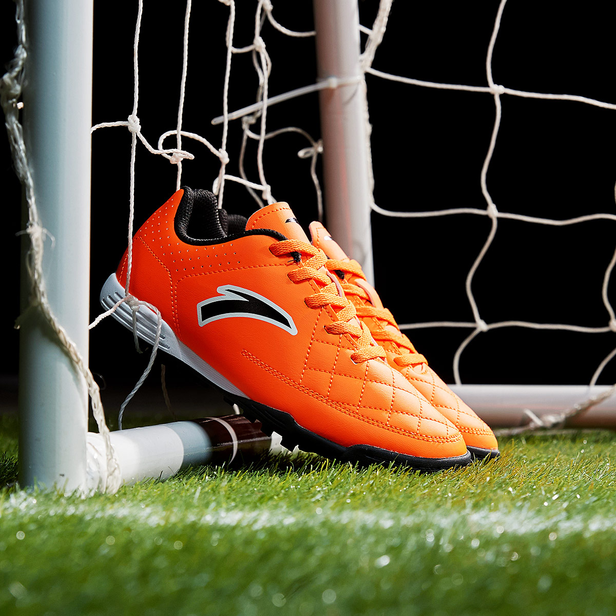 男中大童碎钉舒适足球鞋 学生款足球训练鞋 荧光橘红/黑/安踏白 34