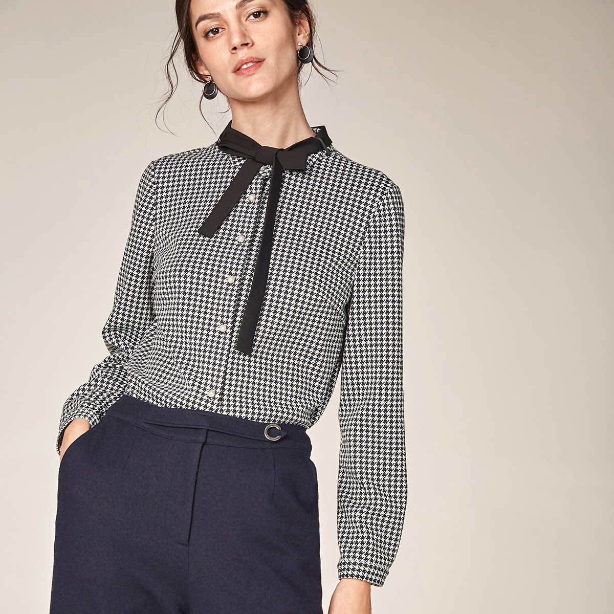 音儿时尚蝴蝶结复古千鸟格衬衫