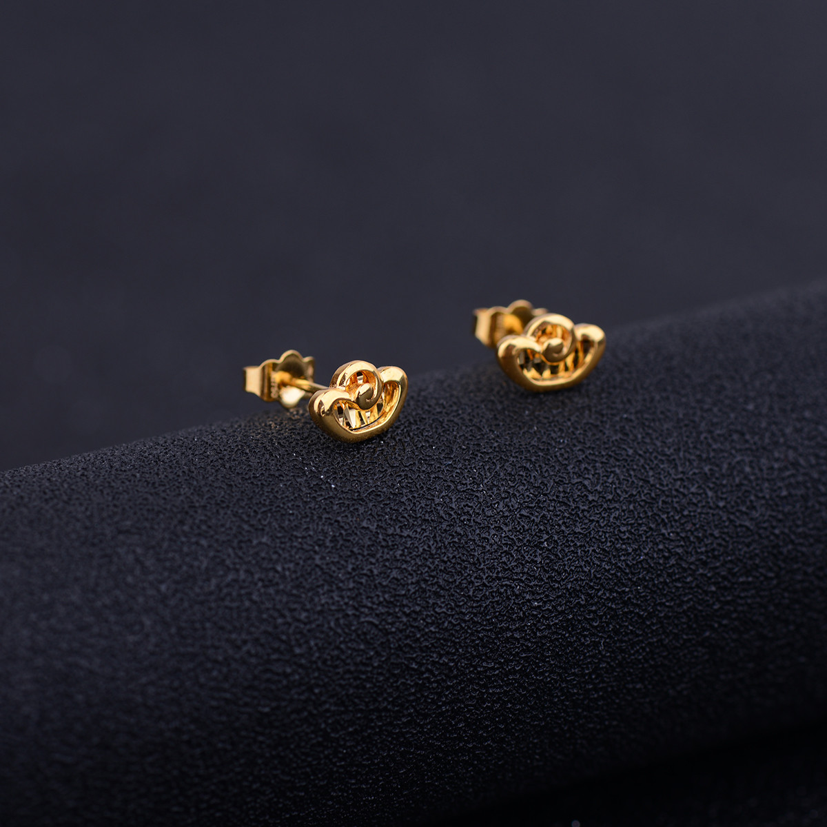 黄18k金耳饰元宝耳钉耳插约1.41克 送礼