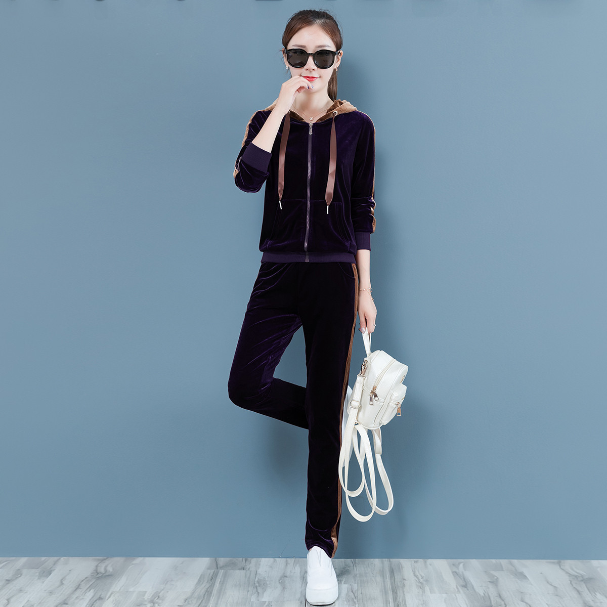 卡帝乐鳄鱼 2018秋季冬女款新款金丝绒运动套装 韩版时尚连帽开衫大码
