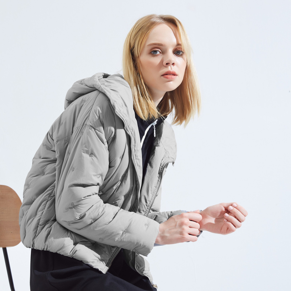 波司登bosideng 羽绒服女士短款秋季轻薄时尚外套 黑色 175/96a