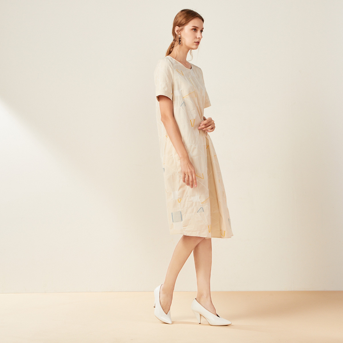 恩裳insun 影儿直筒圆领收腰短袖长款过膝格子连衣裙女 米色 38