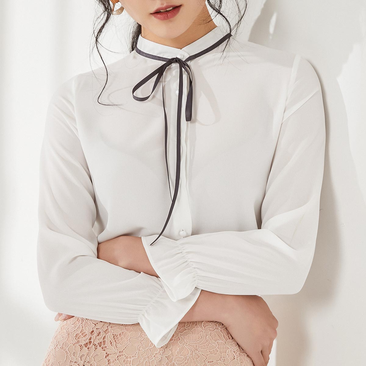 【蝴蝶结系带 精致纽扣】2019秋季新品时尚立领女款雪衬衫女