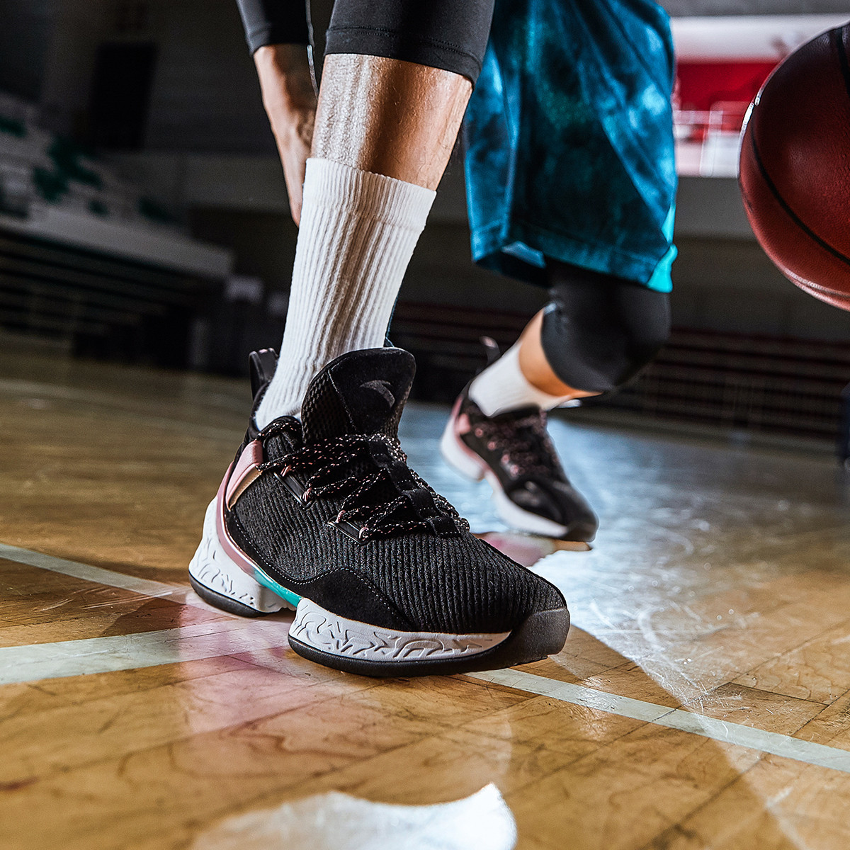 安踏2019新款ufo2代-异形低帮 男款篮球鞋