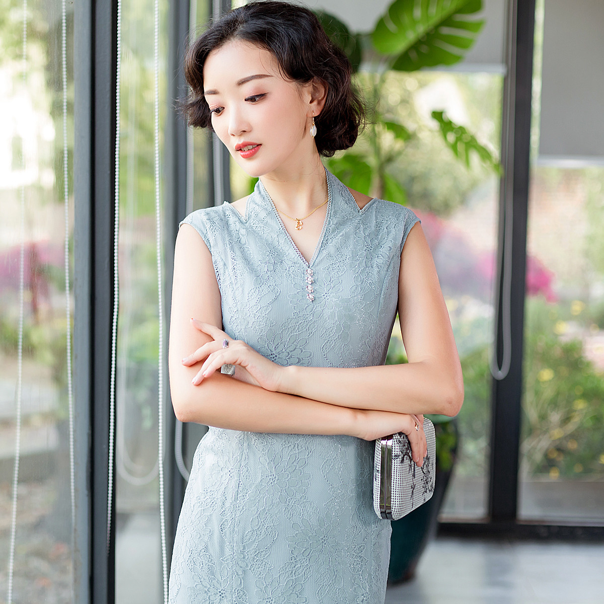 南菊2019夏季新款蕾丝v领优雅旗袍式鱼尾中长款修身连衣裙