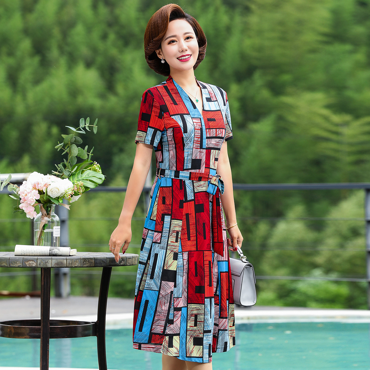 中年人中长款过膝连衣裙妈妈气质v领裙子中老年女夏装长裙