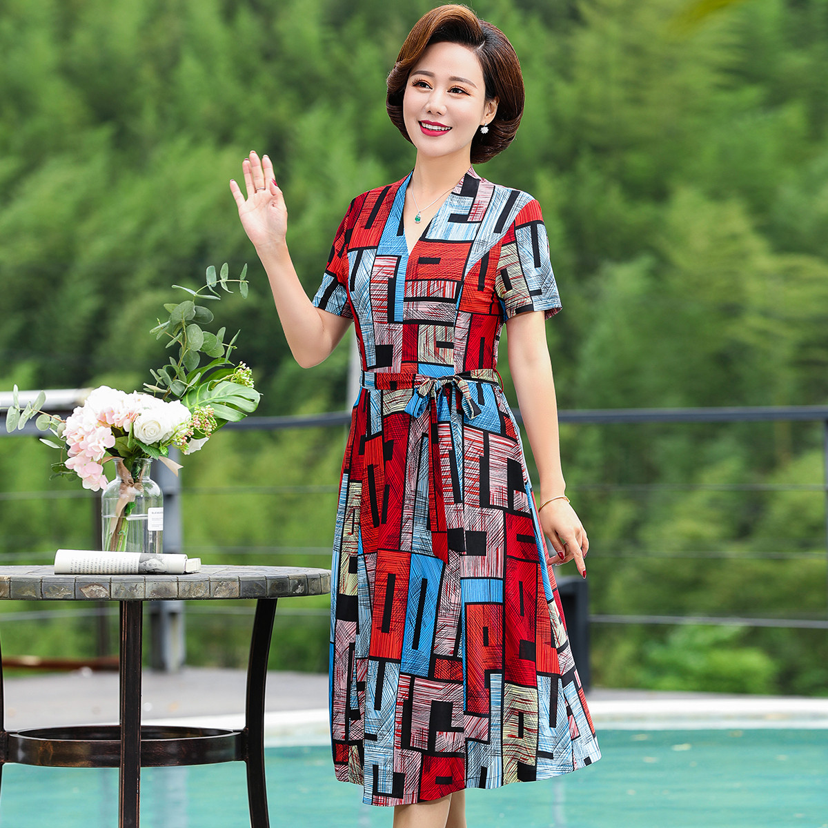 中年人中长款过膝连衣裙妈妈气质v领裙子中老年女夏装长裙