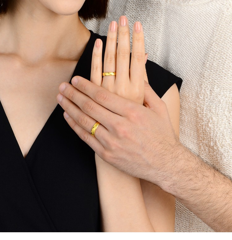 结婚戒指一对 婚礼黄金周生生图片