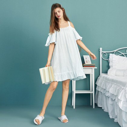 乐町2019夏季新品女式条纹露肩连衣裙