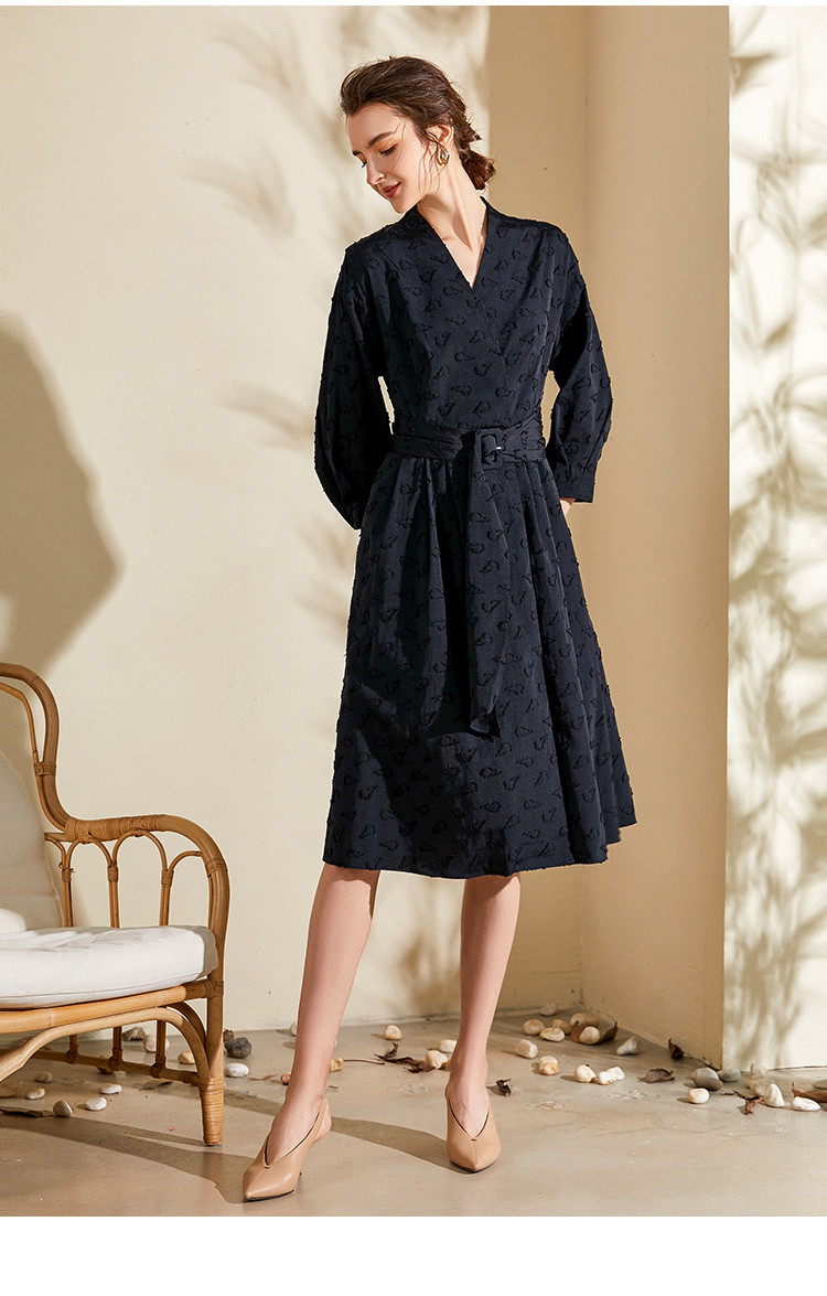 lapora丽莫春季烧花料中长连衣裙