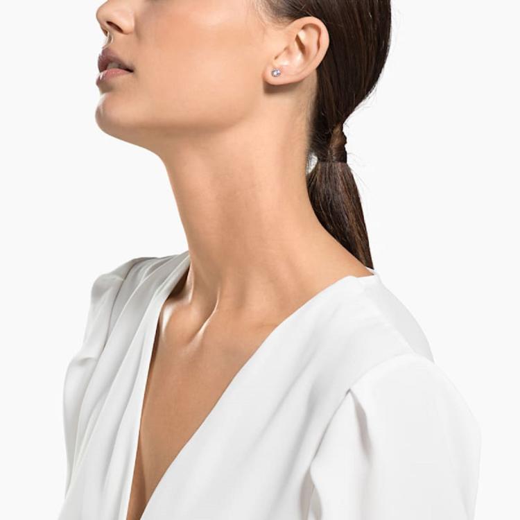 施华洛世奇 钜惠好礼 ATTRACT 无限魅力简约精致耳钉